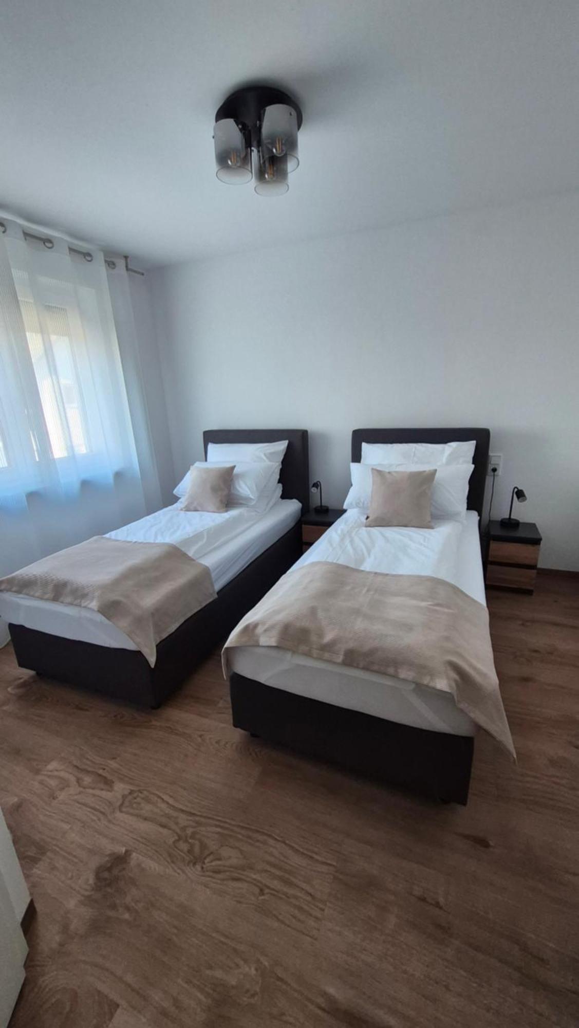 Apartments Seibel Doppel-Zweibettzimmer Mit Bad Reutlingen Eksteriør billede
