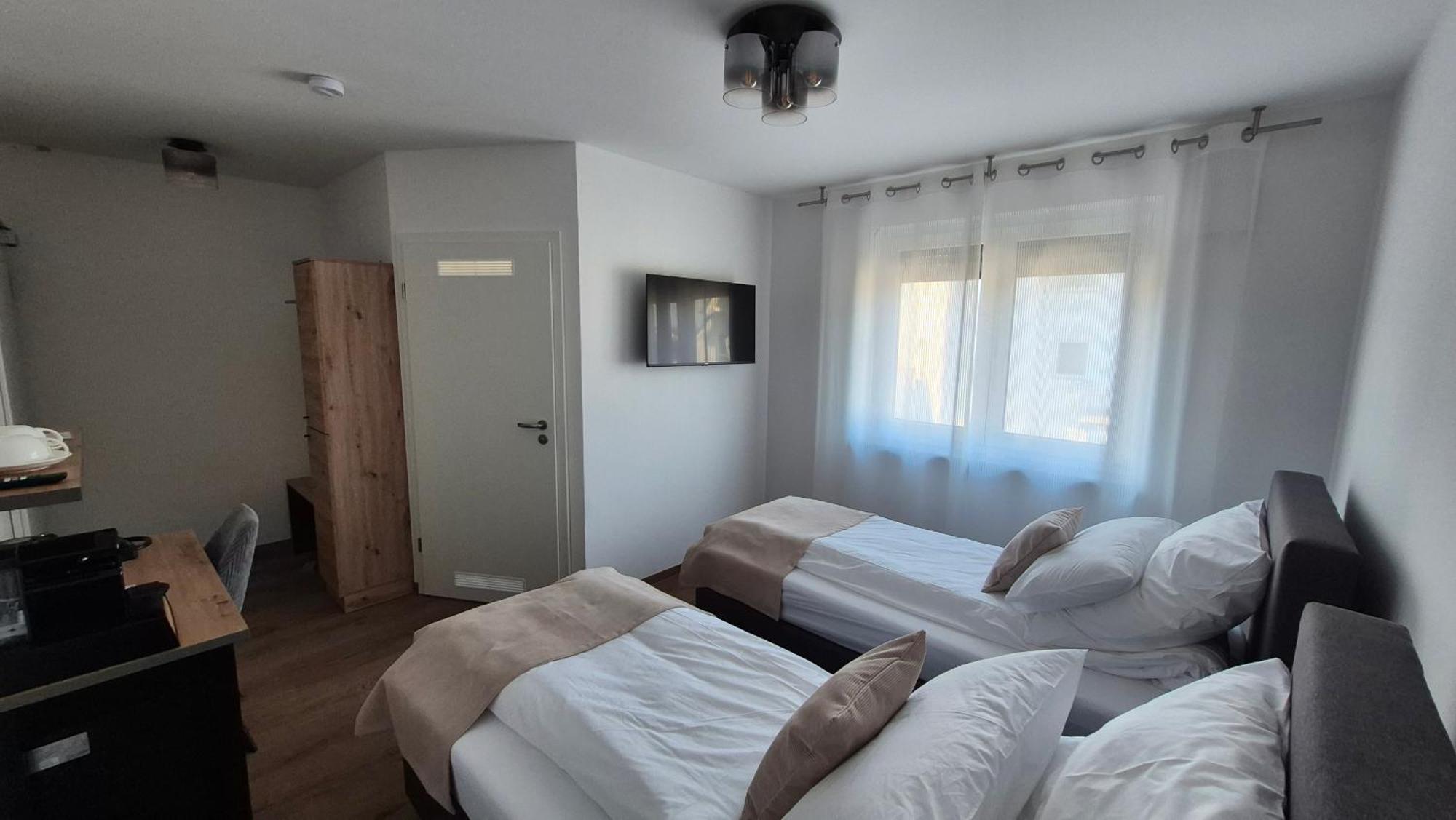 Apartments Seibel Doppel-Zweibettzimmer Mit Bad Reutlingen Eksteriør billede